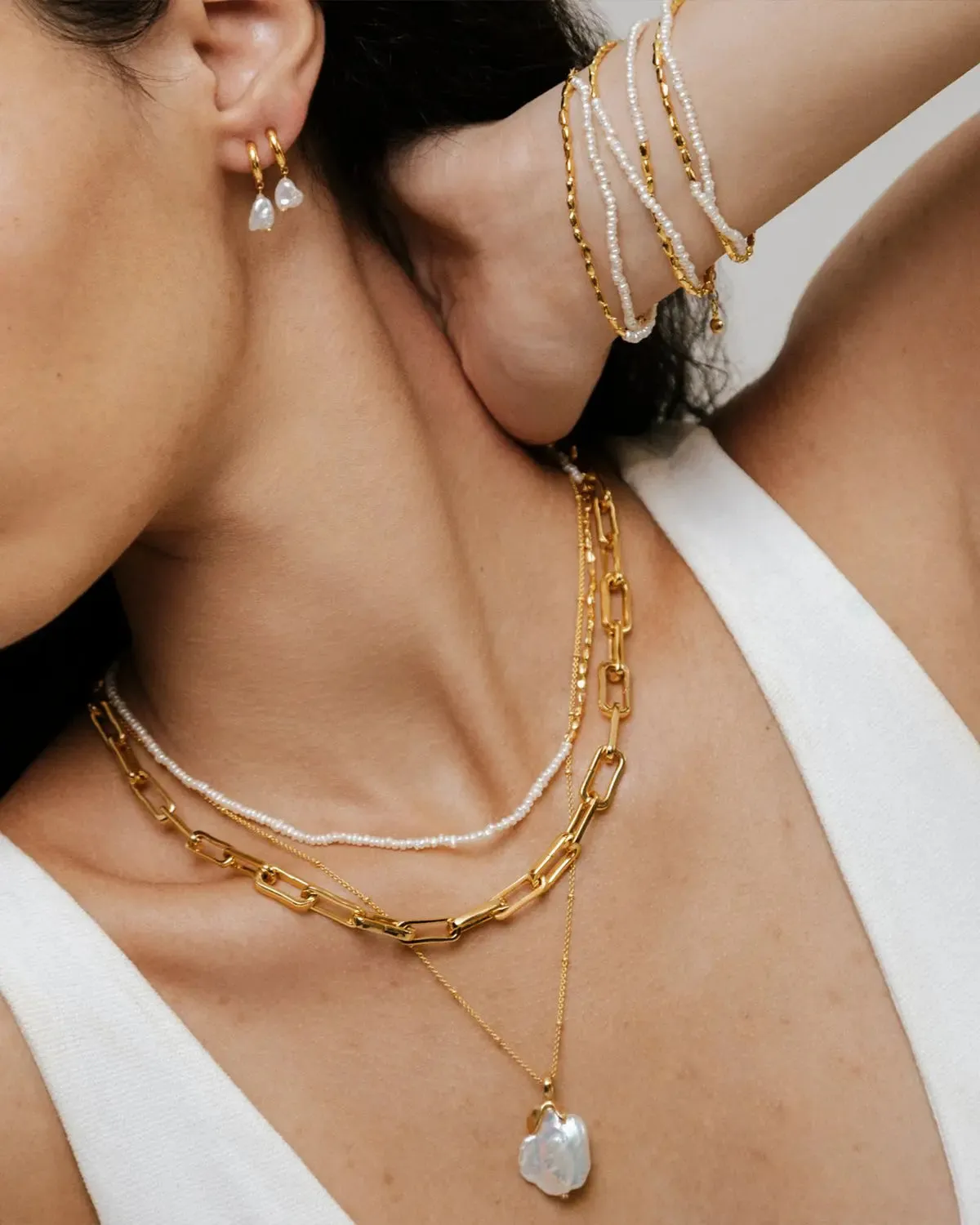 Dazzling Arc Pearl Collar Chain