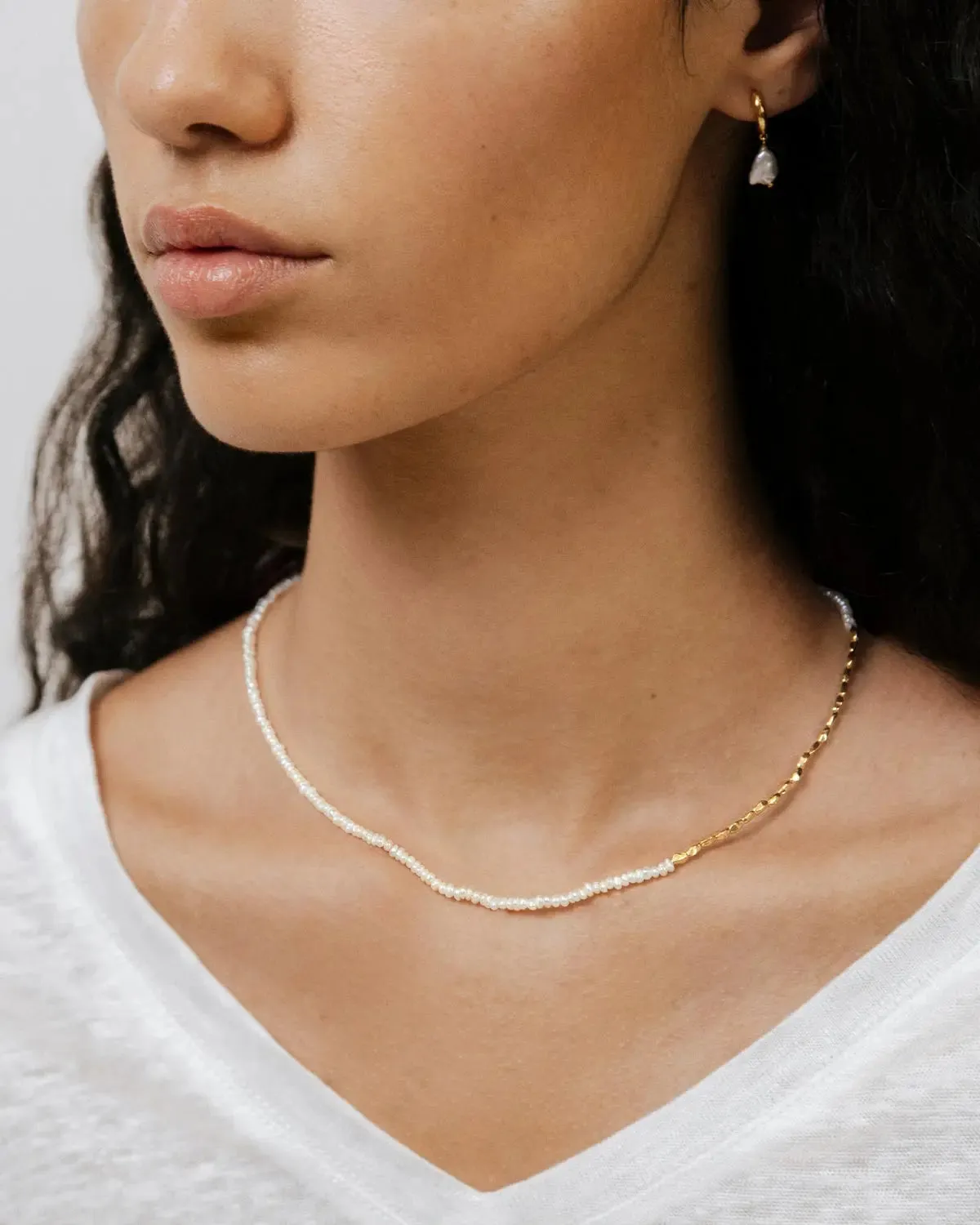 Dazzling Arc Pearl Collar Chain