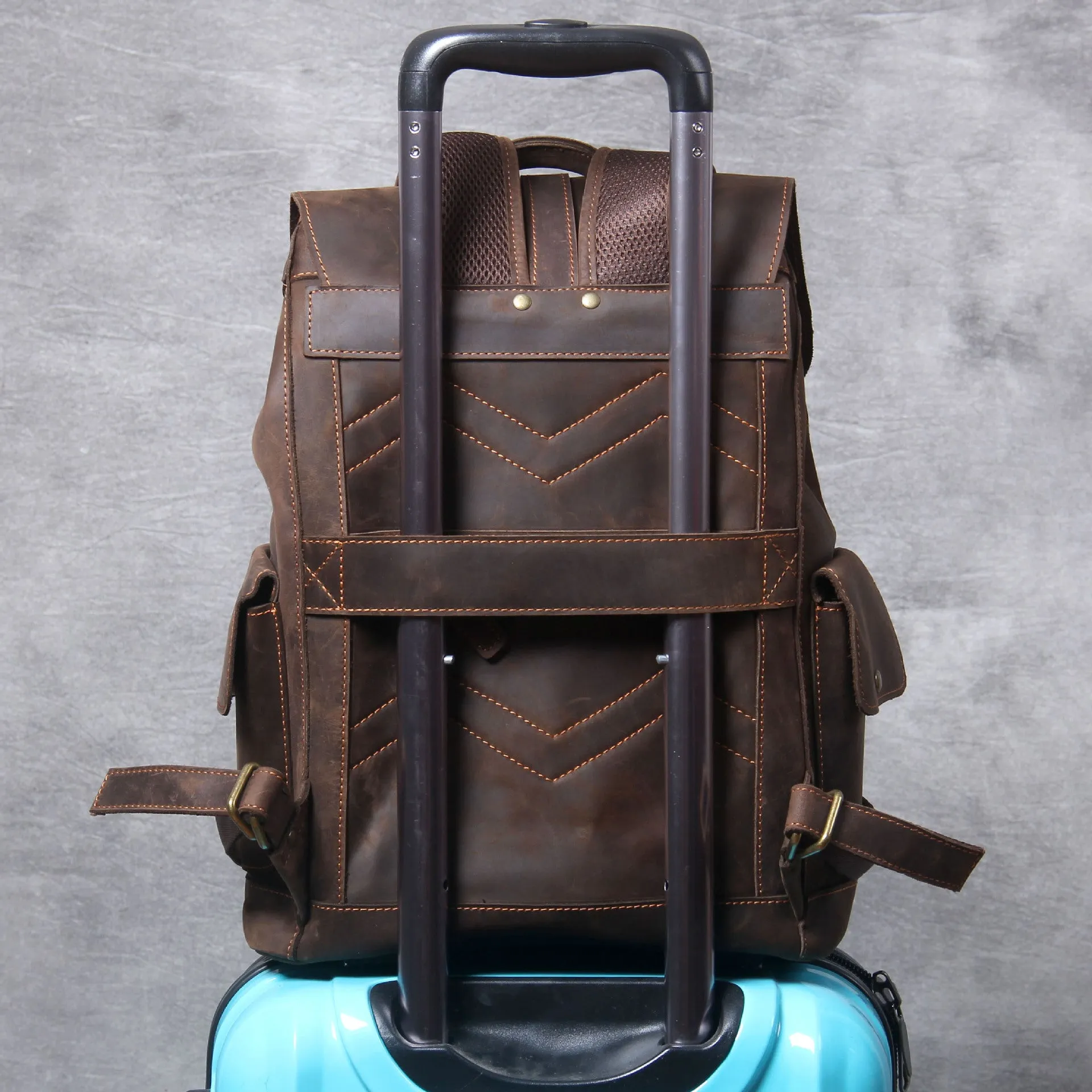 High Quality Genuine Leather Outdoor Backpack YG1112