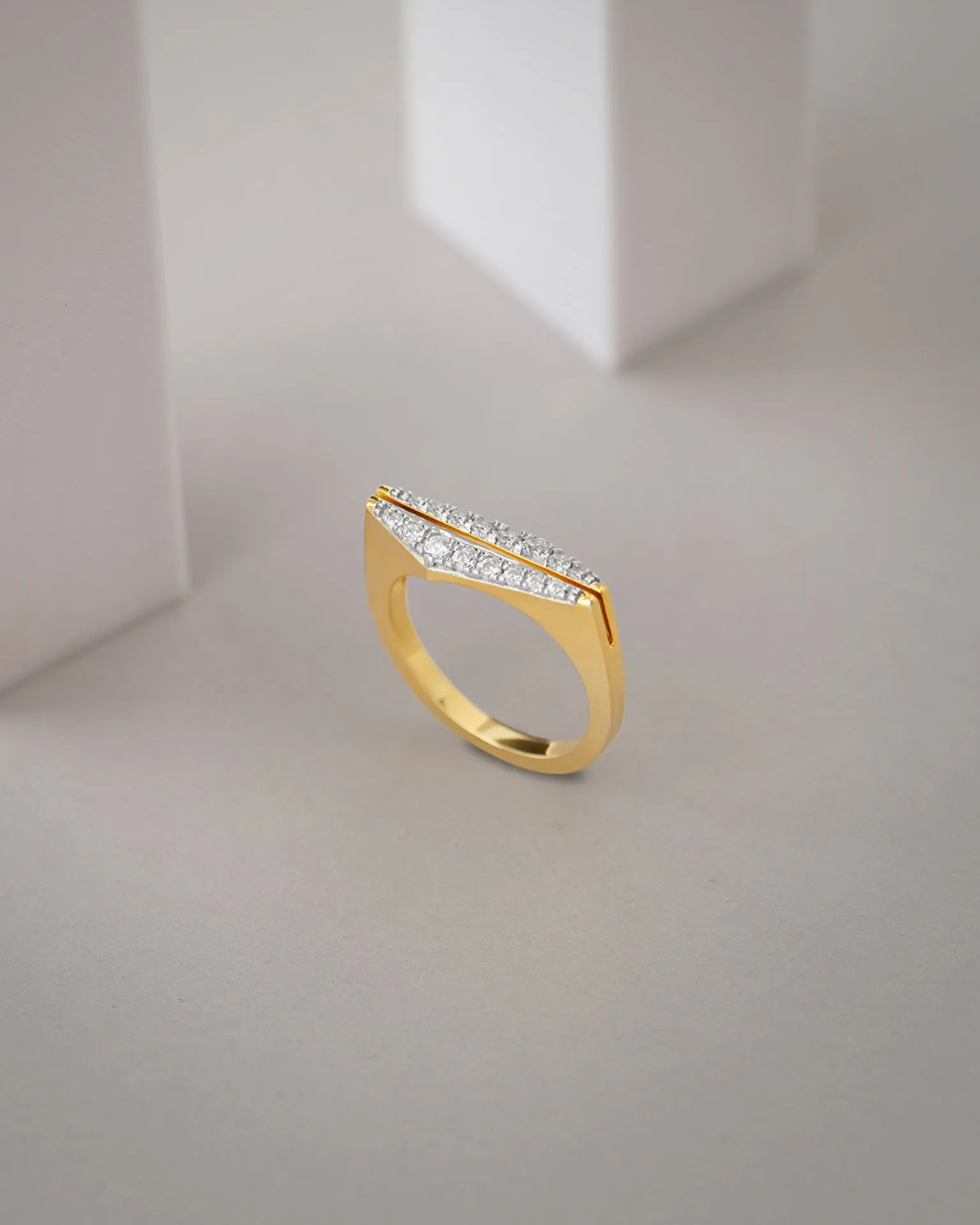 Pyramid Diamond Band
