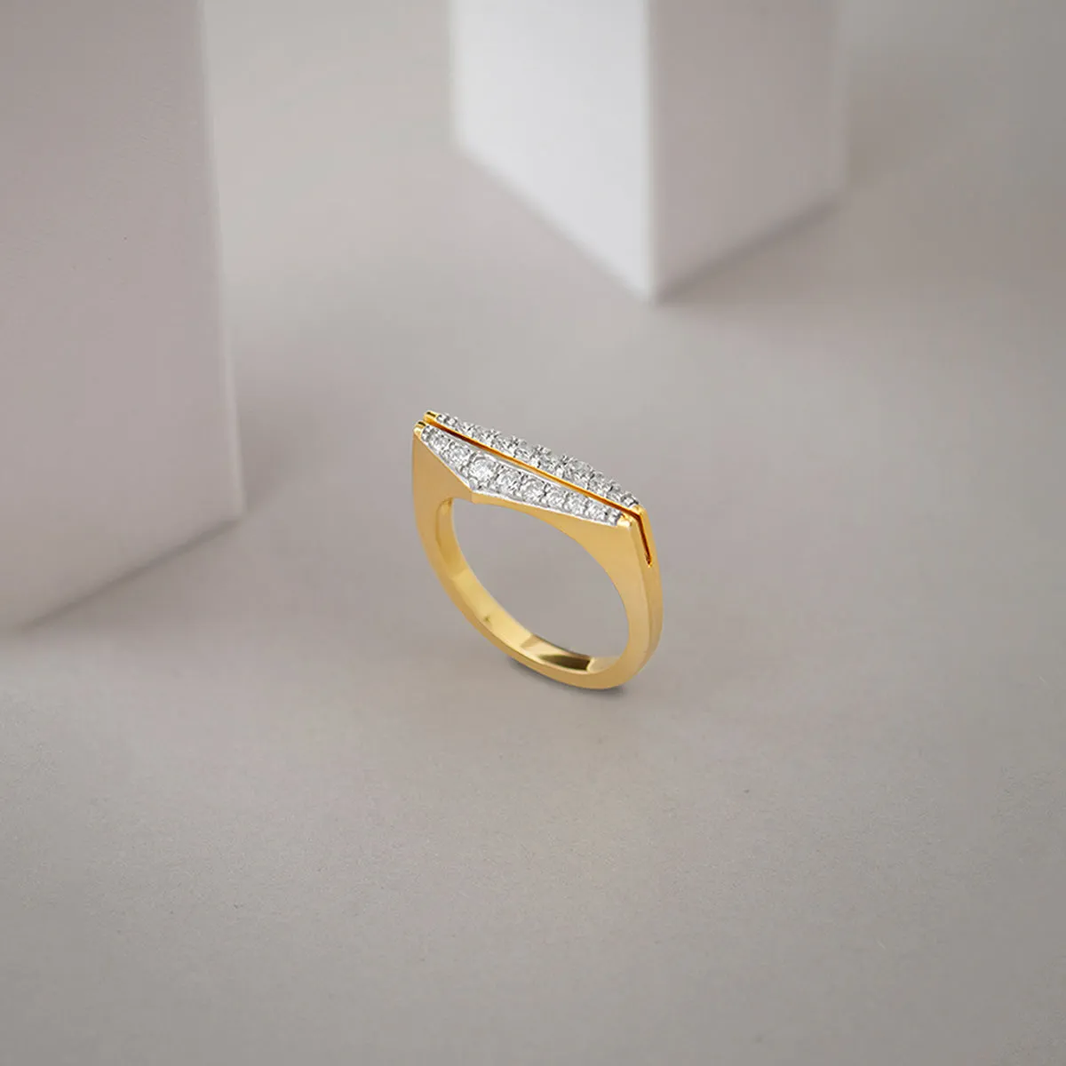 Pyramid Diamond Band