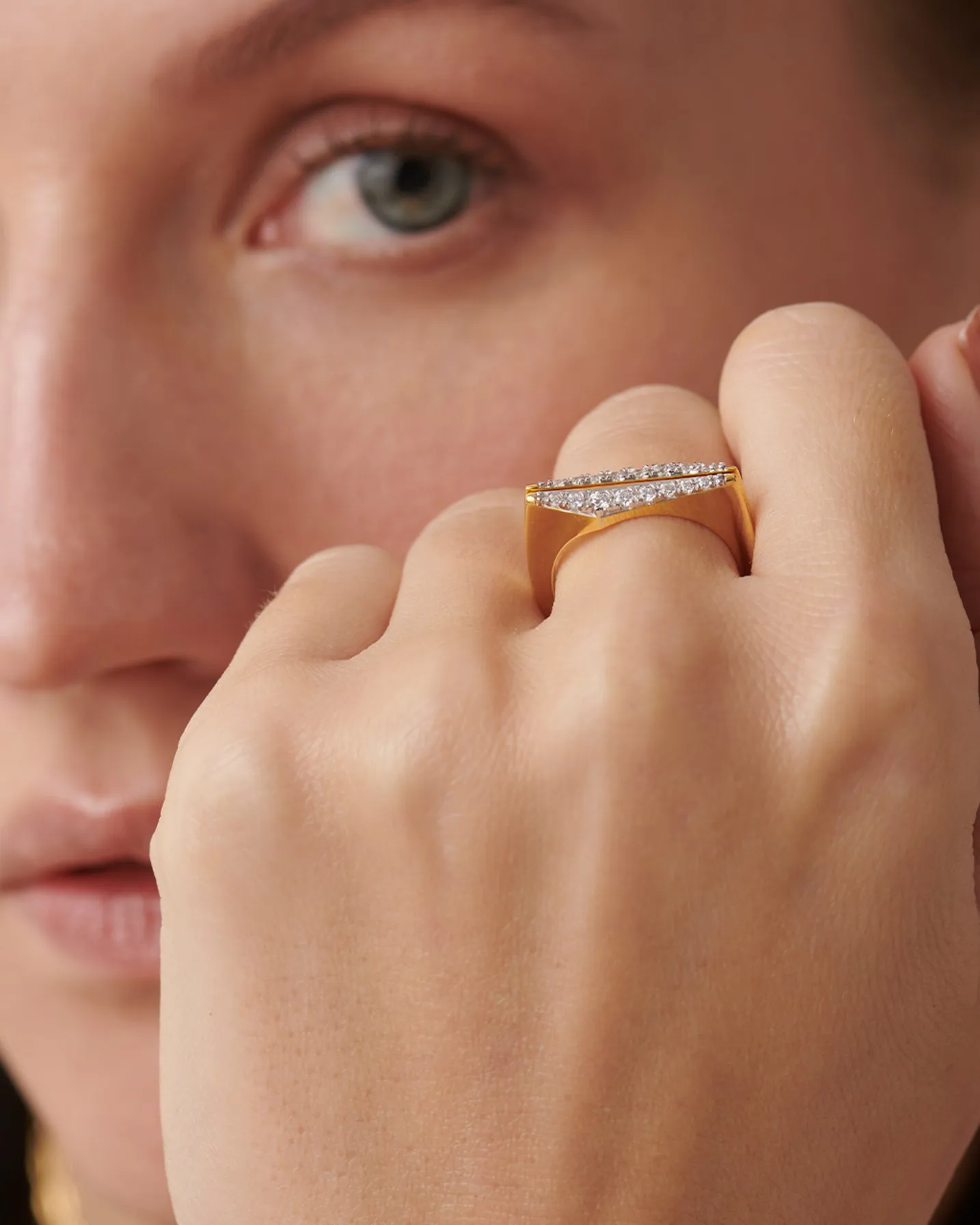 Pyramid Diamond Band