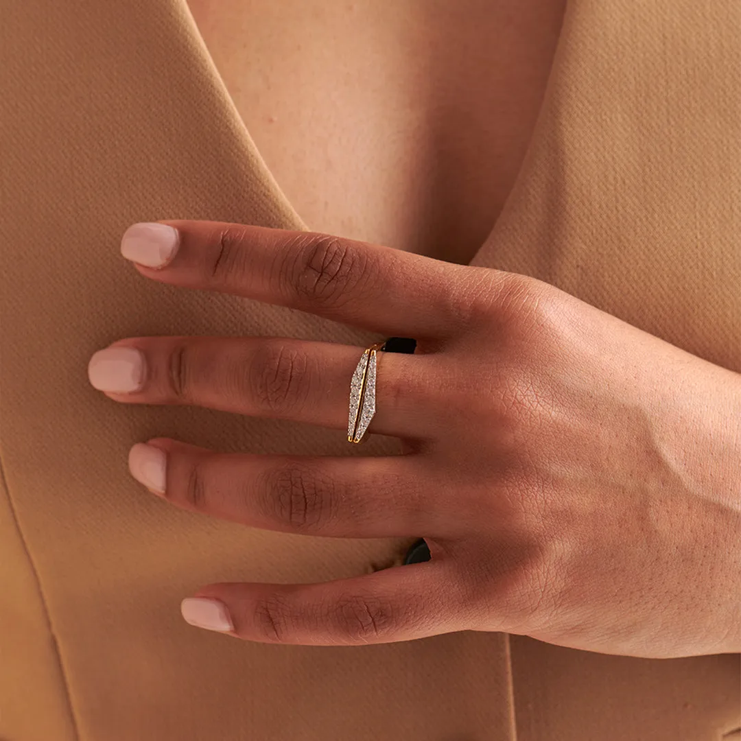 Pyramid Diamond Band